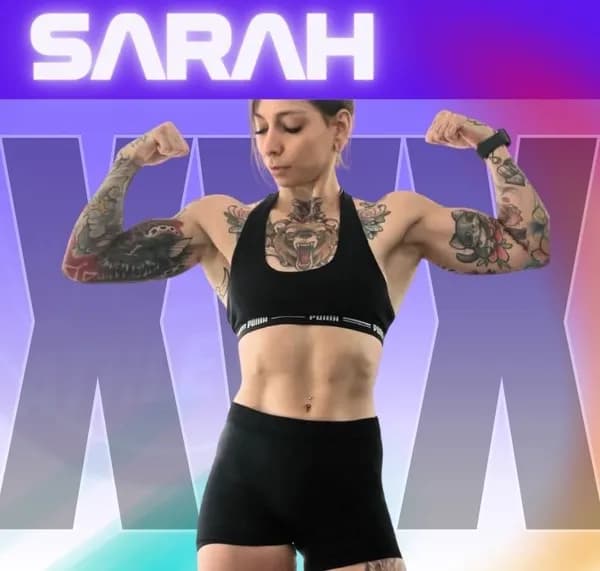 Puissance, véganisme et mangas : Le parcours inspirant de Sarah « Strong Otaku », entre musculation et passions geek Cover